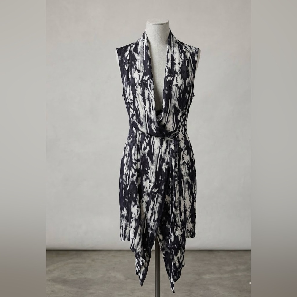 100% Silk Black & White Abstract Print Sleeveless Draped Dress-Size L